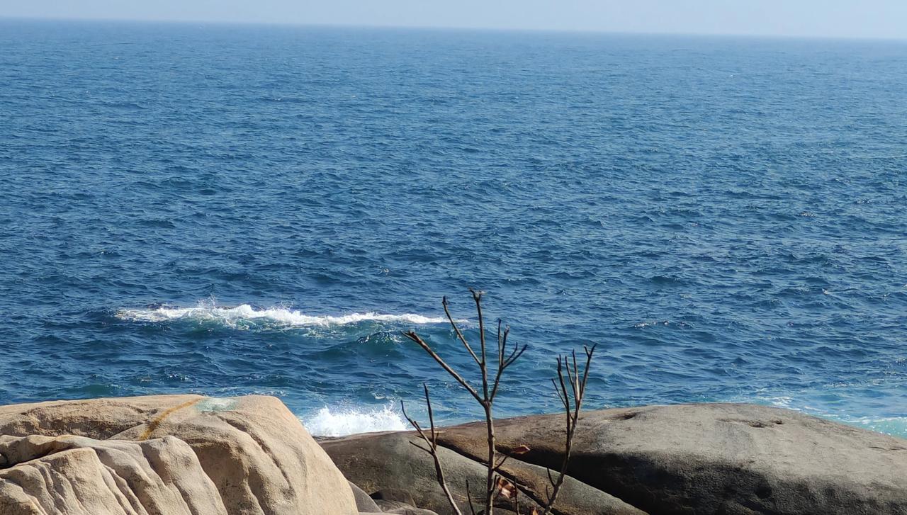 晒晒海边的美景最喜欢海南文昌的石头公园的海景。