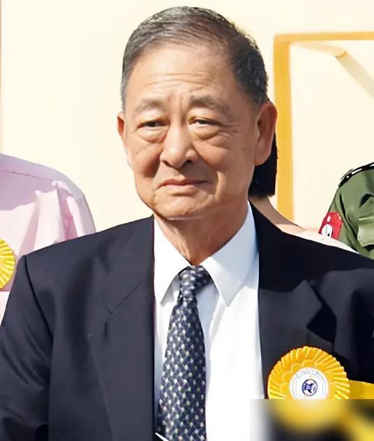 罗星汉，是魏清涛的岳祖父，也就是魏清涛妻子罗佳慧的亲爷爷！这老爷子可了不得！
