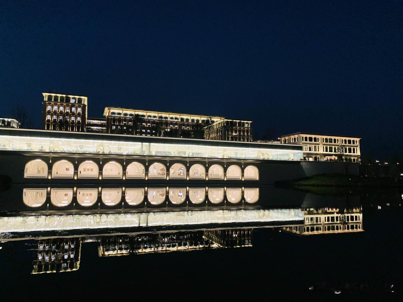 分享一张夜景照片