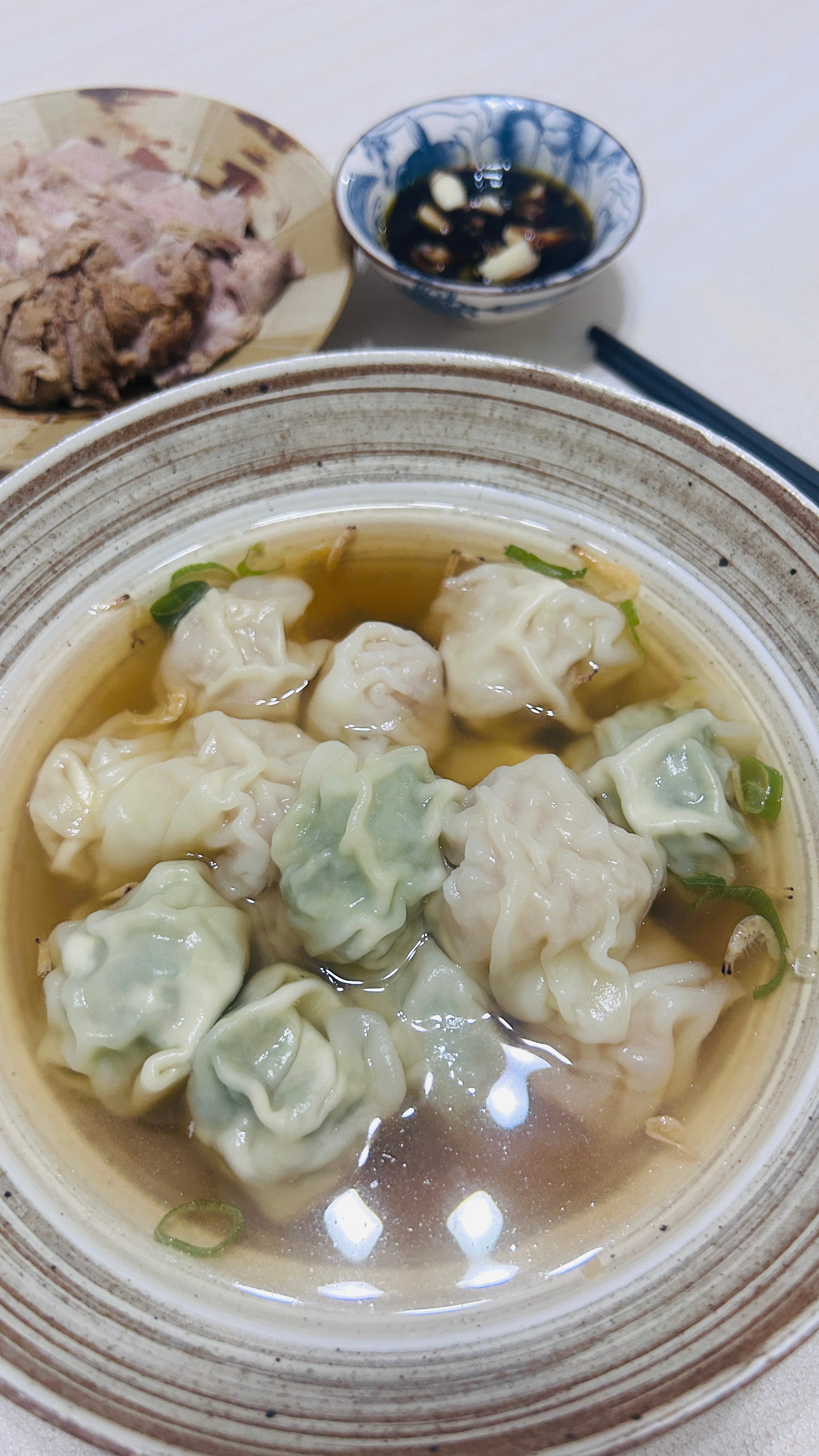 晚上下点馄饨吃，荠菜纯肉双拼美食
