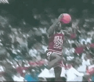 这个扣篮绝对是乔丹职业生涯最被低估的一个扣篮！
1988年扣篮大赛上，24岁的乔