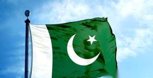 巴基斯坦和伊朗这条新走廊，最狠的不是省了多少钱。
而是就在几个月前，他俩还在边境