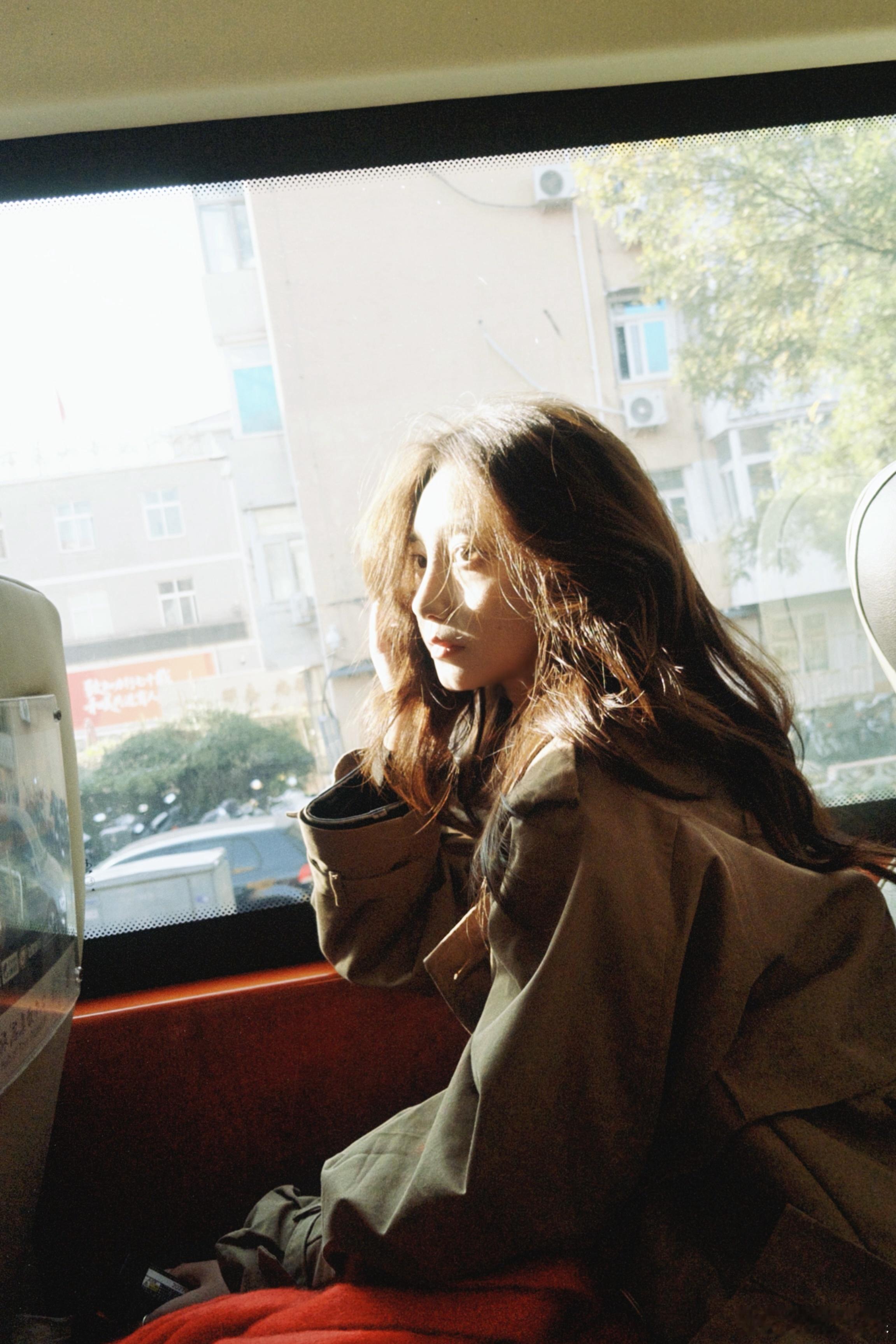 一个明媚的午后，我终于来到了铁生笔下的地坛。当脚步和车轮印重合的那一刻，是难以言