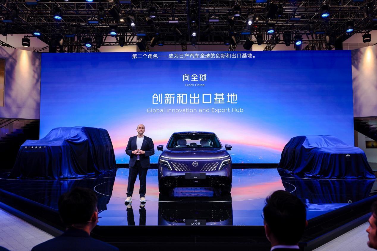 2026年北京车展，东风日产展台以N序列首款纯电增程双动力SUV NX8领衔，集