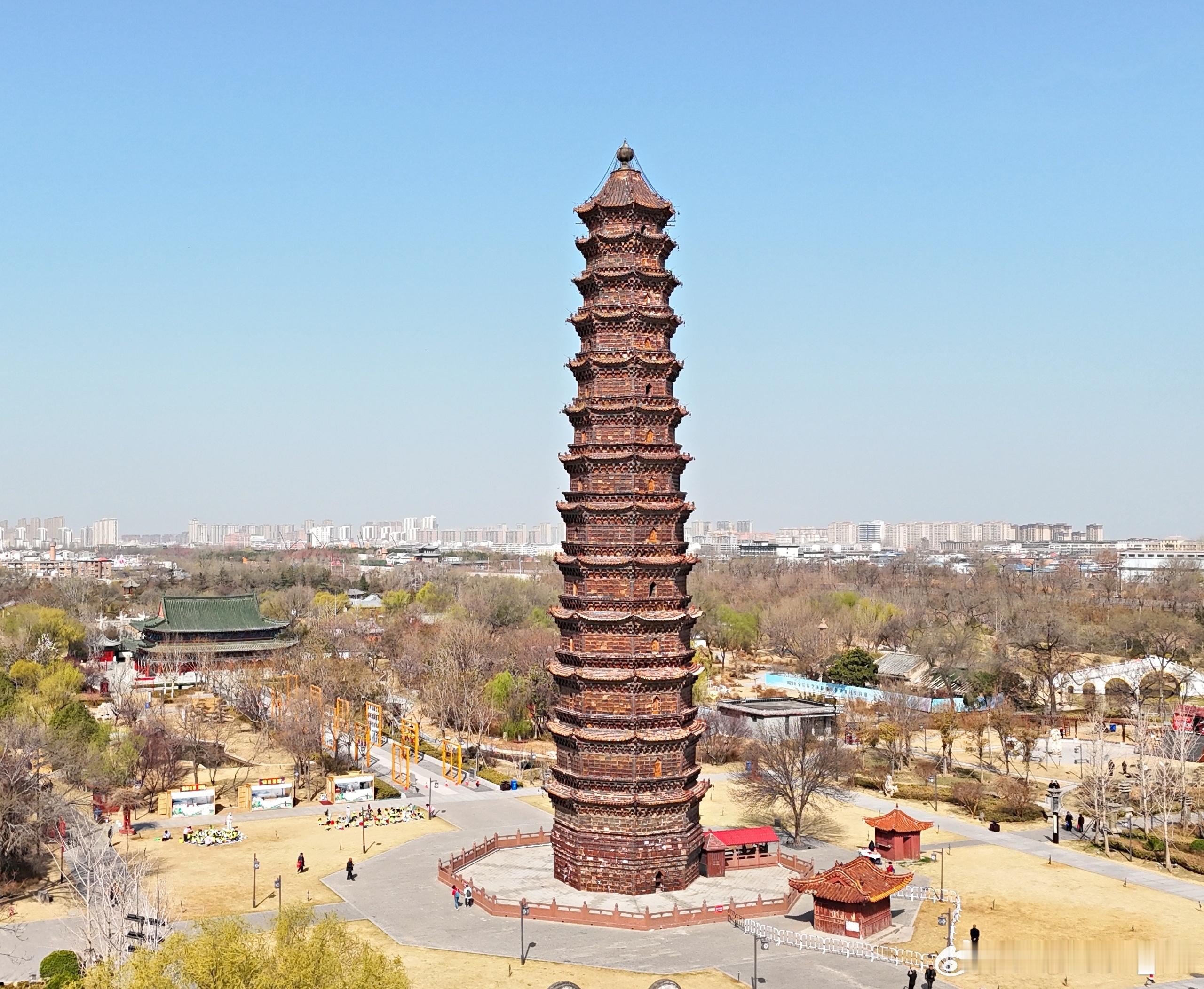 国保 | 开封开宝寺塔第一批全国重点文物保护单位，因塔身通体砌褐色琉璃砖，乍看近