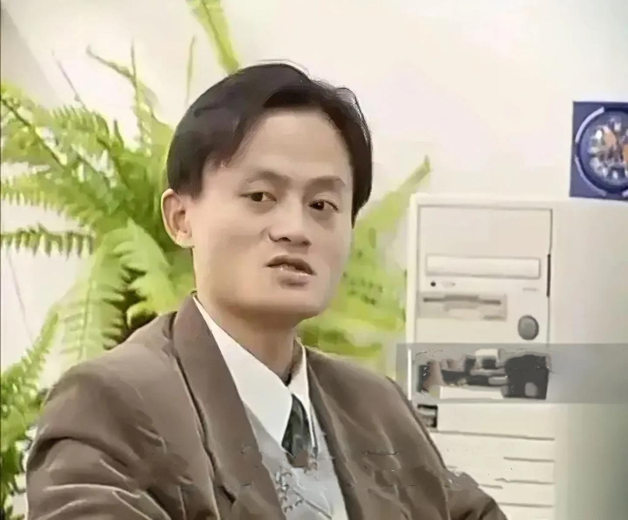 90年代，刚刚开始创业时的马云，从侧颜看，真的是骨骼清奇，天赋异禀。
年轻时的马