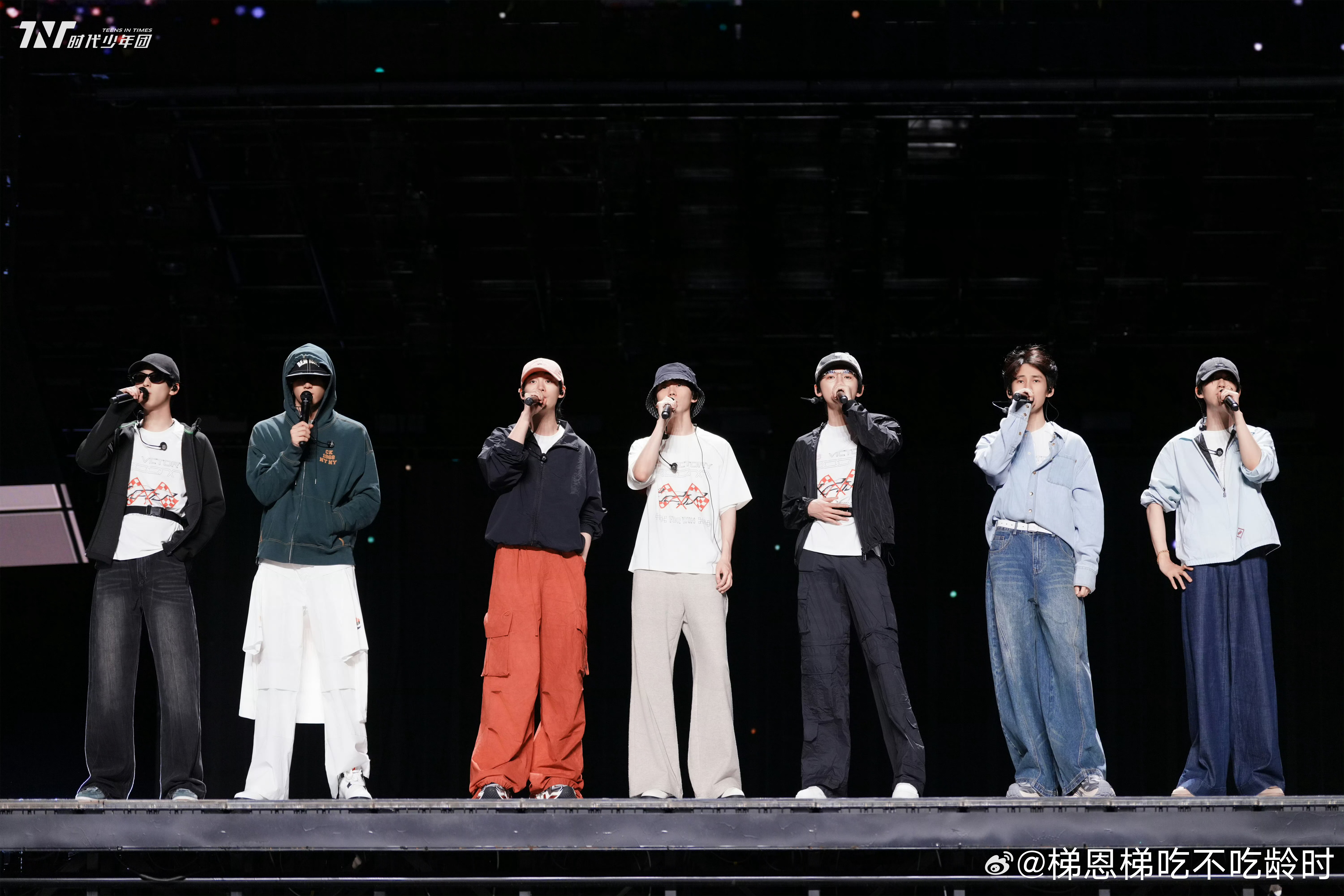 时代少年团现场版百忧戒🍿🍿青春不忧挑战，未来不惧阻拦听全新单曲《百忧戒》 和