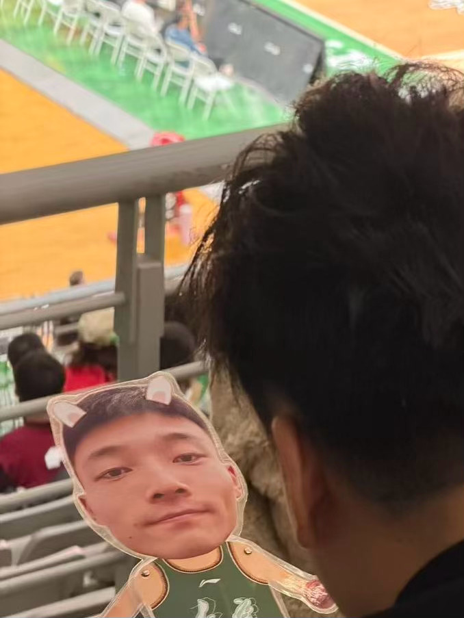 「球迷实拍」主场护手霜藏不住了！！！！！！护手霜出征日，黑手党消亡时。鄢手骐辽宁