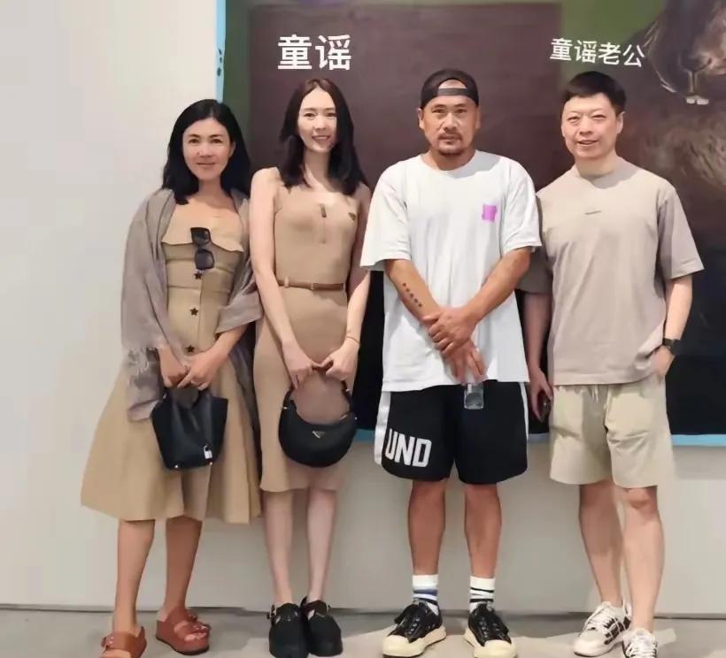 在嫁给富豪的众多女明星中，她应该是过的很幸福的那一个吧！

老公有财有貌，虽然比