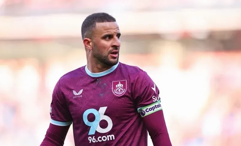 伯恩利后卫沃克在接受采访时表示，防守阿森纳的定位球进攻令人感到可怕。谈定位球沃克