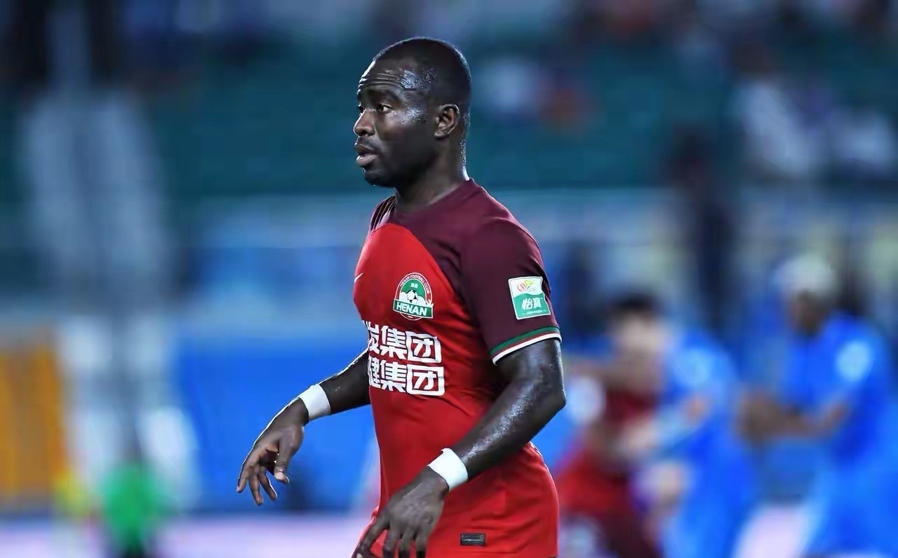 大连英博大连英博中超联赛 阿奇姆彭到达大连航班确定2月17日，CA938航班，伦