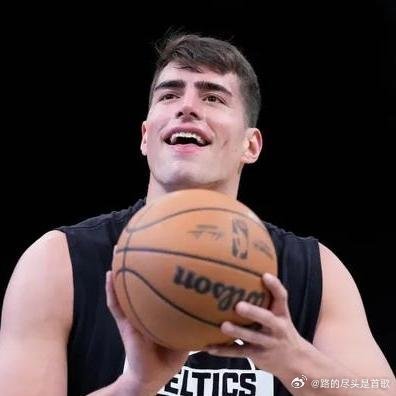 《被四亿双塔挤走的边缘人，轰43%三分竟成绿军争冠奇兵》43%的三分命中率。但放