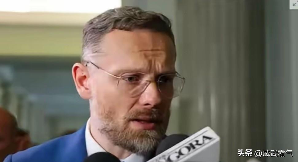 彻底撕破脸了！在乌克兰批准要建立所谓的国家万神殿之后，波兰摊牌，乌克兰西部部分地