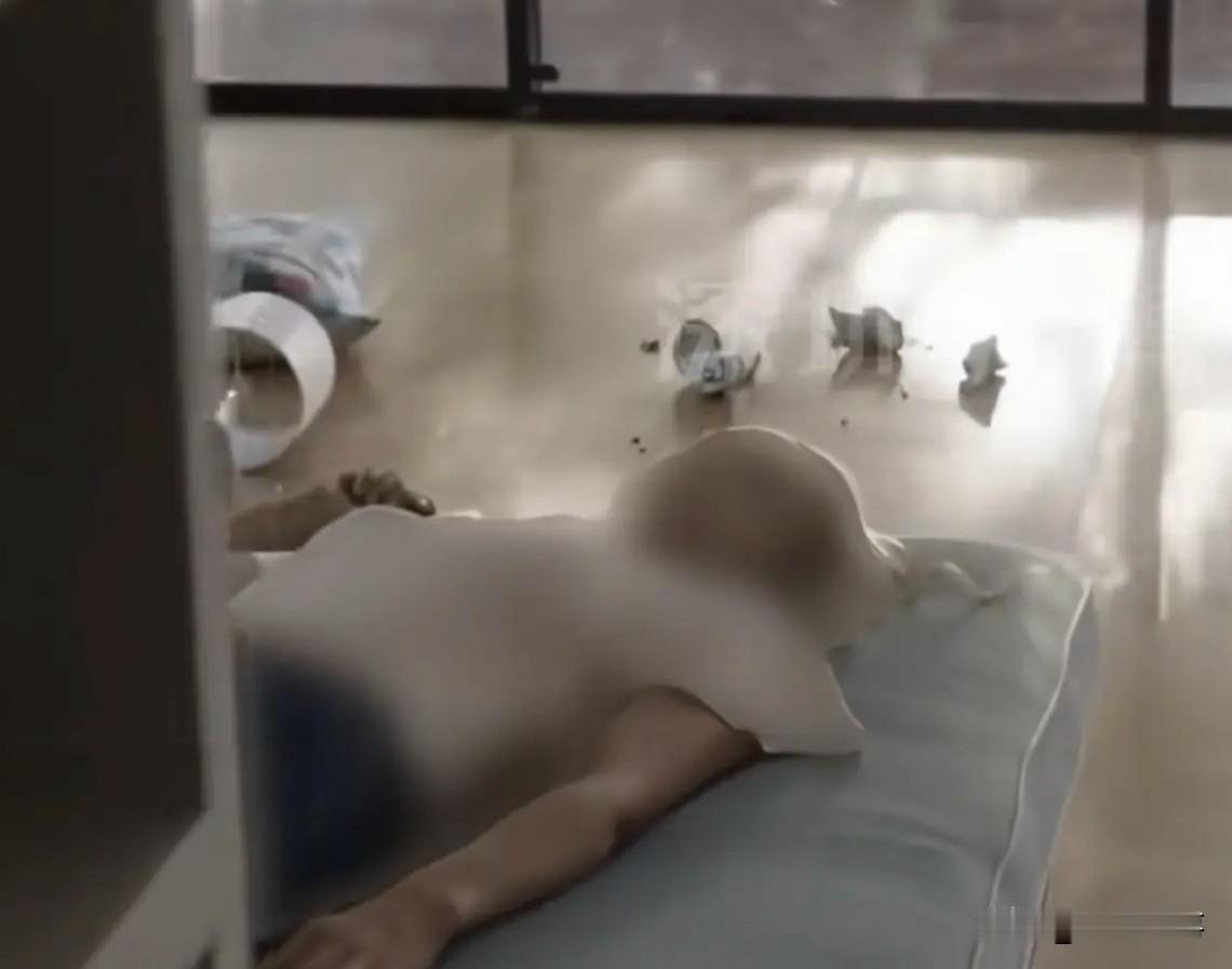 恋爱需谨慎，这不美国就发生惨不忍睹的情杀案，19岁女子被同居男友囚禁，发生关系后