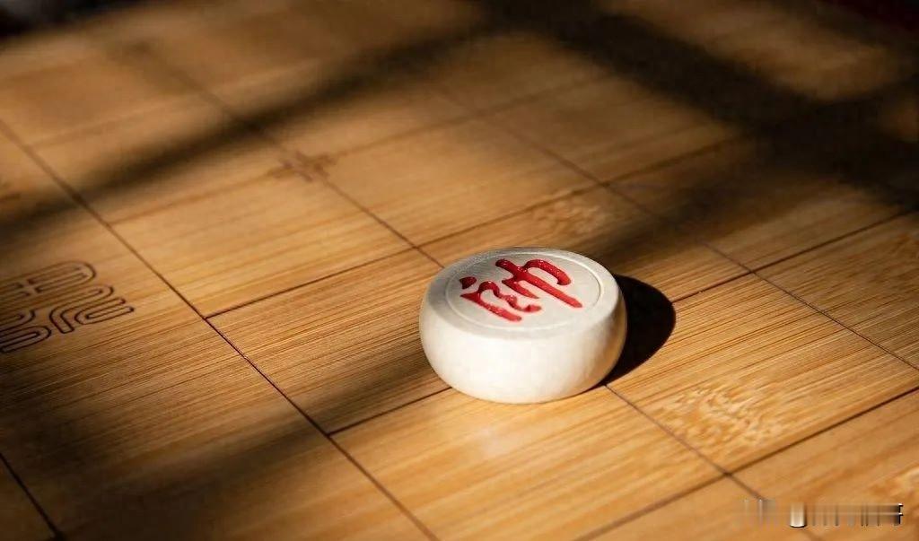 棋坛震荡：王天一丑闻引发的风暴
在中国棋坛，王天一被誉为“棋王，但最近他却陷入了