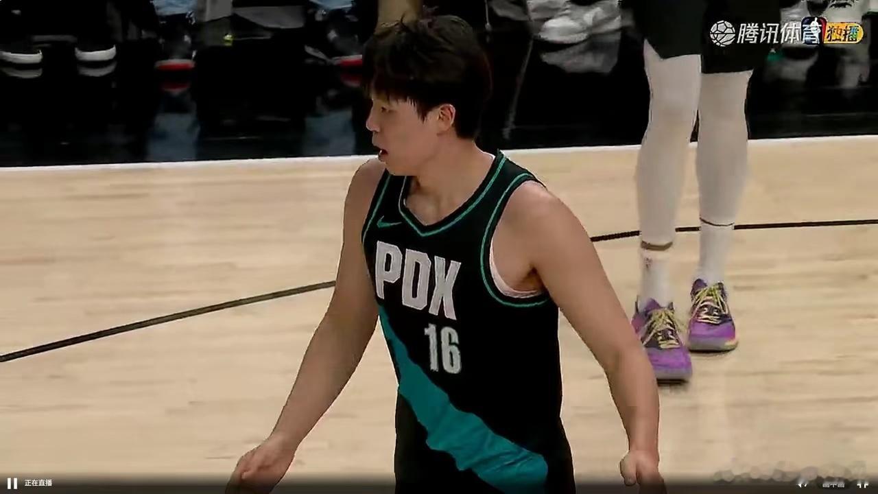 小杨9+3+5+1发展联盟没白打！今天的开拓者被打花了，但小杨的机会也来了，生涯