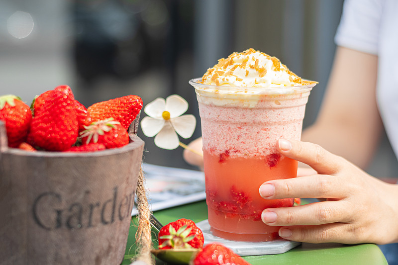 千问 免费奶茶 谢谢已经喝上了！AI打架的瓜没白吃😂一句话下单0.01元喝奶茶