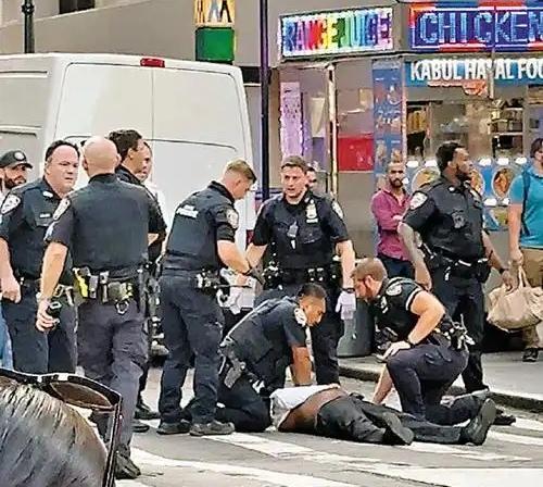 【非洲裔美国人斯凯："离开美国后，再也不必担心孩子的安全，这里没有大规模枪击案，