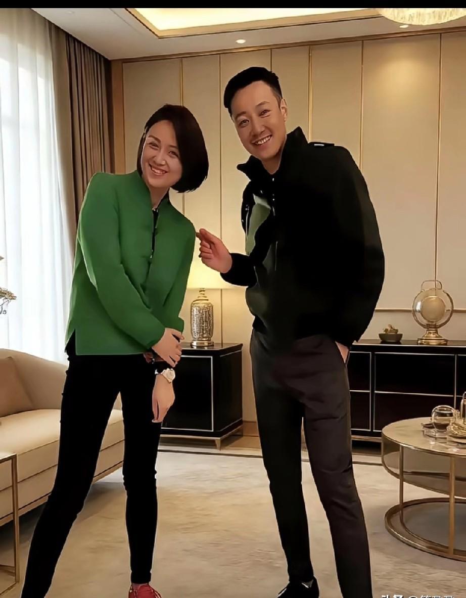 “辛柏青喝醉后一把搂住李乃文：兄弟，袁泉是我老婆，你小子别惦记！
”——这哪是吃