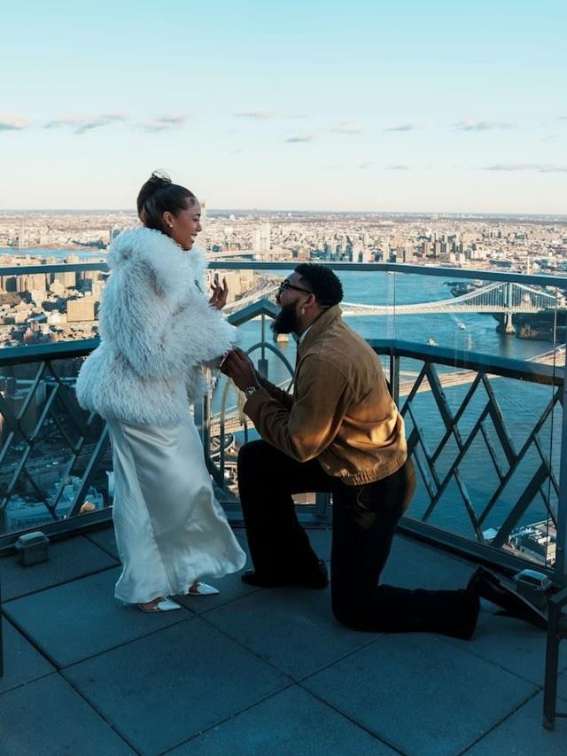 人生赢家赢圣诞大战娶黑富美，唐斯求婚成功！刚刚险胜骑士的尼克斯中锋唐斯发社媒宣布