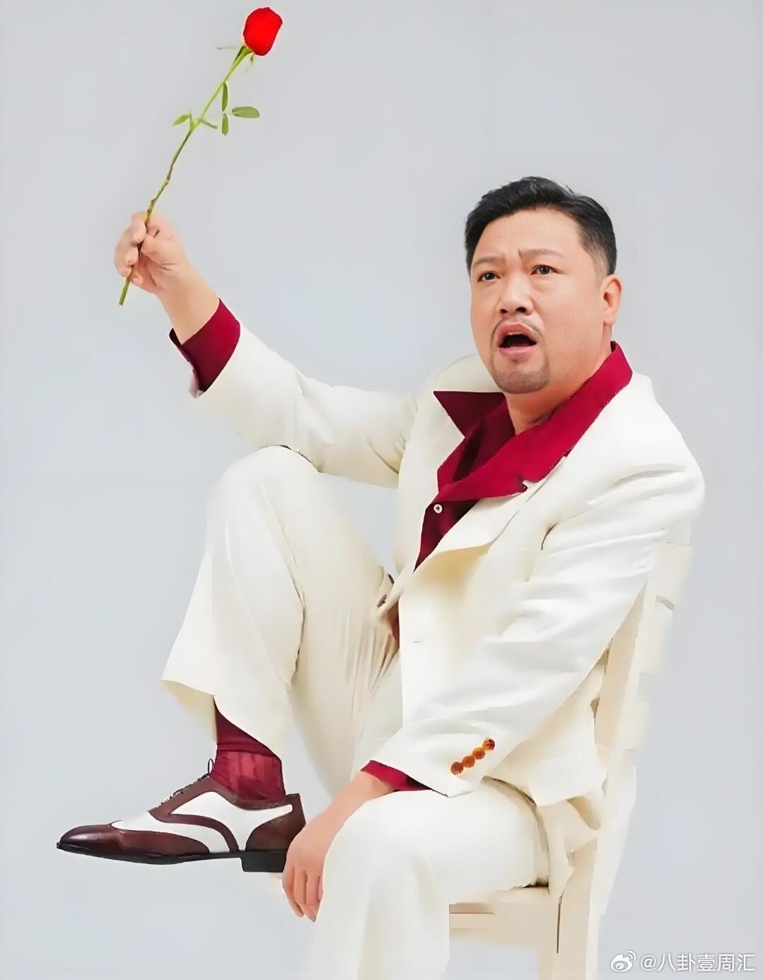 贾冰和法修散打的适配度不得不说，贾冰和法修散打的适配度高到离谱。想象一下他一本正