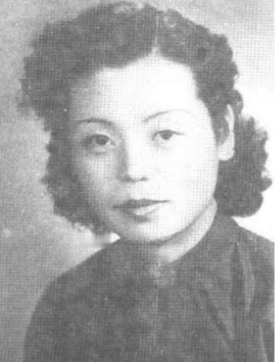 1970年，陈独秀58岁的女儿陈子美身绑5个空油桶，带着小儿子偷渡香港，9个小时