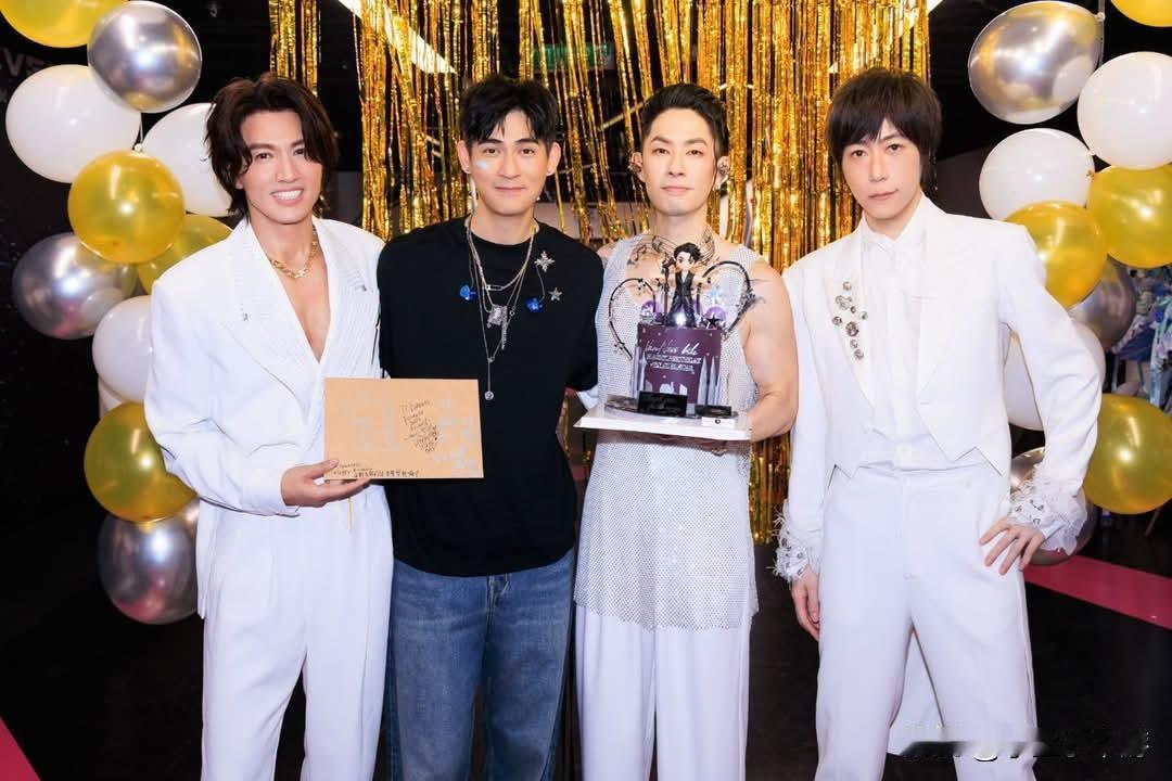 言承旭、吴建豪、周渝民和五月天主唱阿信携《F✦FOREVER恒星之城》于7、8日