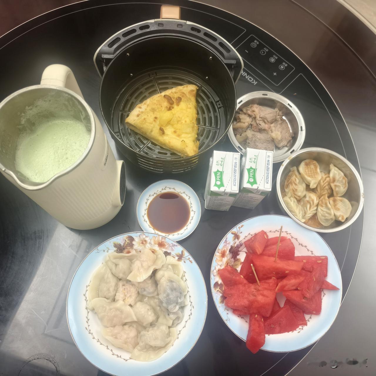 🌞新周元气加载中！用美食唤醒沉睡的灵魂～

早餐就该吃好！
谁说周一要靠咖啡续
