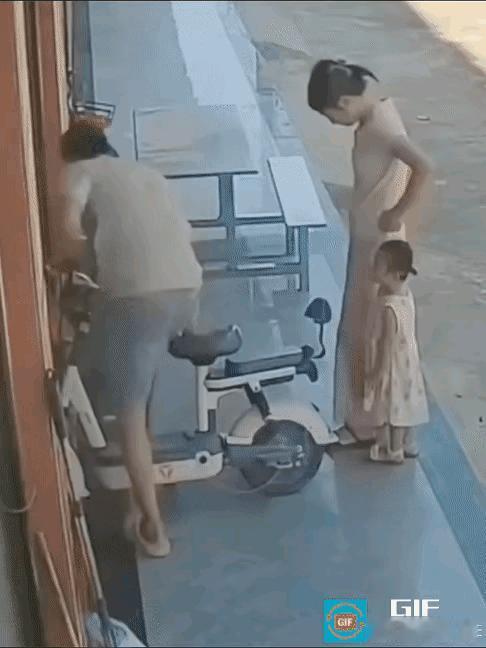 这男的就是个250，女子怎么会看中这样的男人，倒霉！