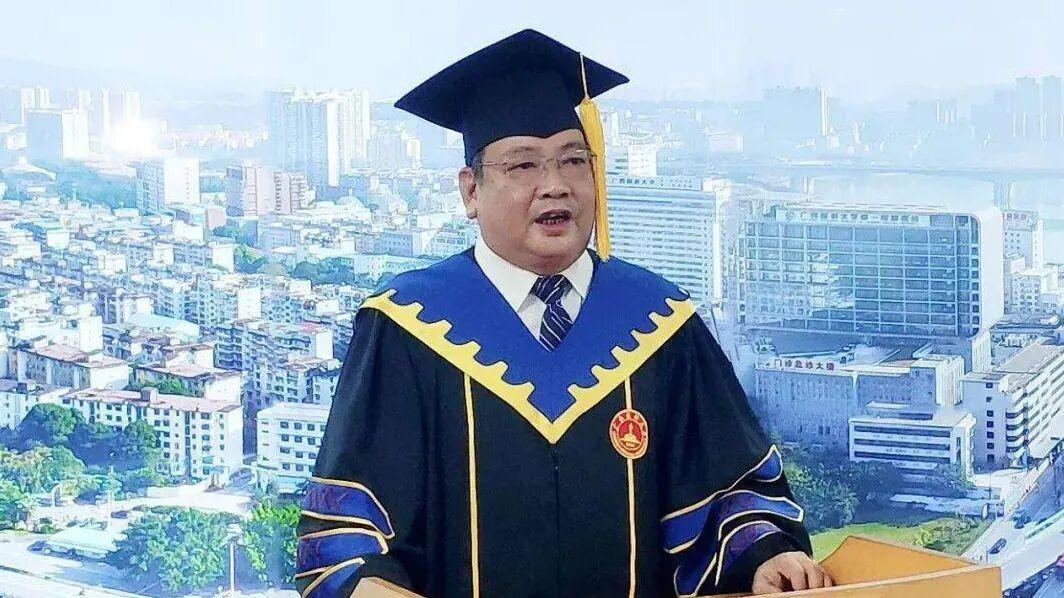 全国优秀教育工作者
广西优秀专家
广西五一劳动奖章
        临沂籍医学博