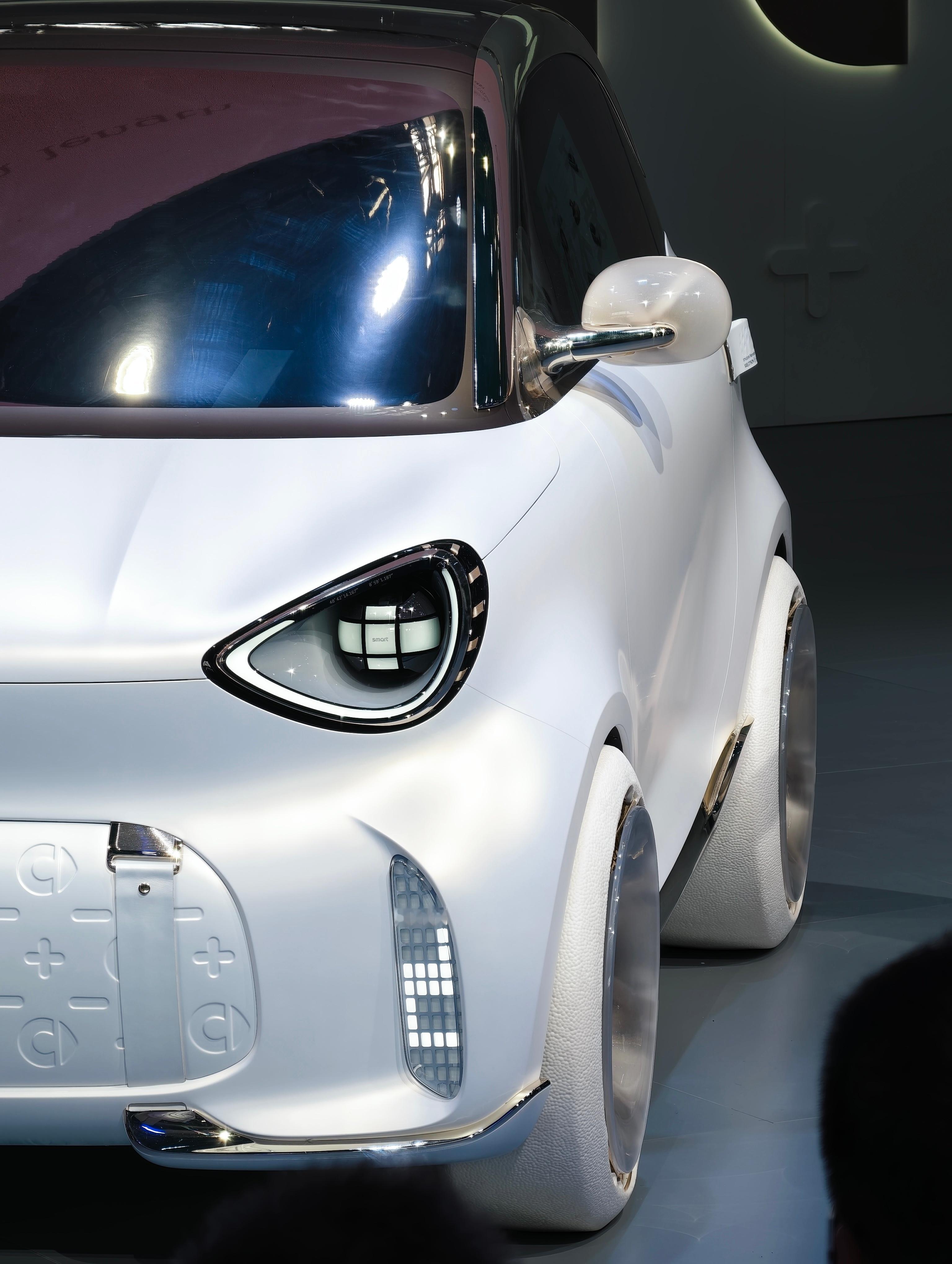 虽然还是概念车阶段，但看着很心动。smart 精灵2号 概念车，量产版会在10月