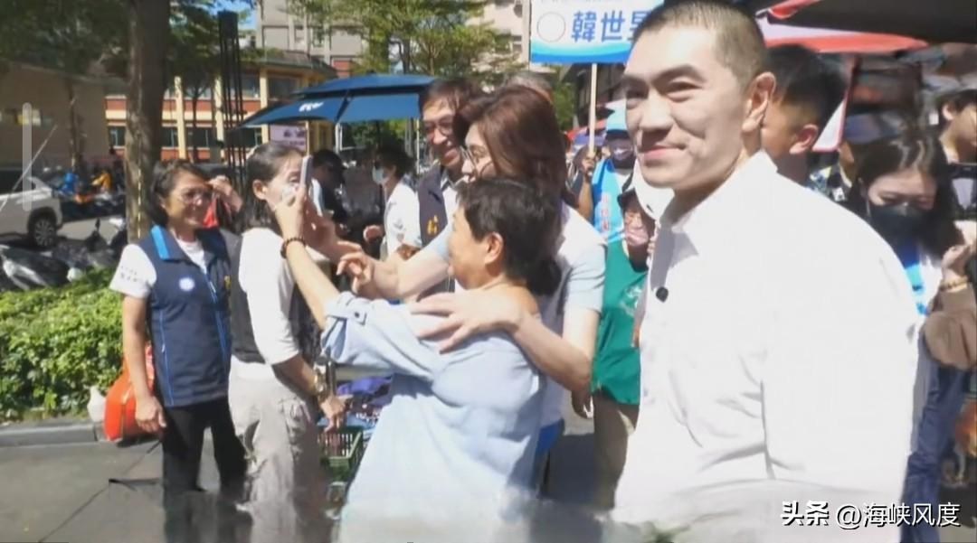 郑丽文今天最新行程：首次陪同谢国梁在基隆扫街！获市民热烈响应，绿营制造的“票房毒