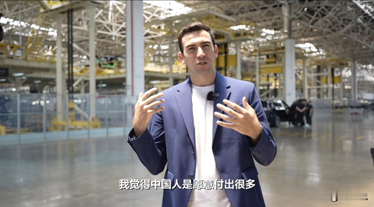 极氪厉害了！看到一个视频，浙江宁波，一位外国博主溜进极氪梅山工厂，当即就被里面的