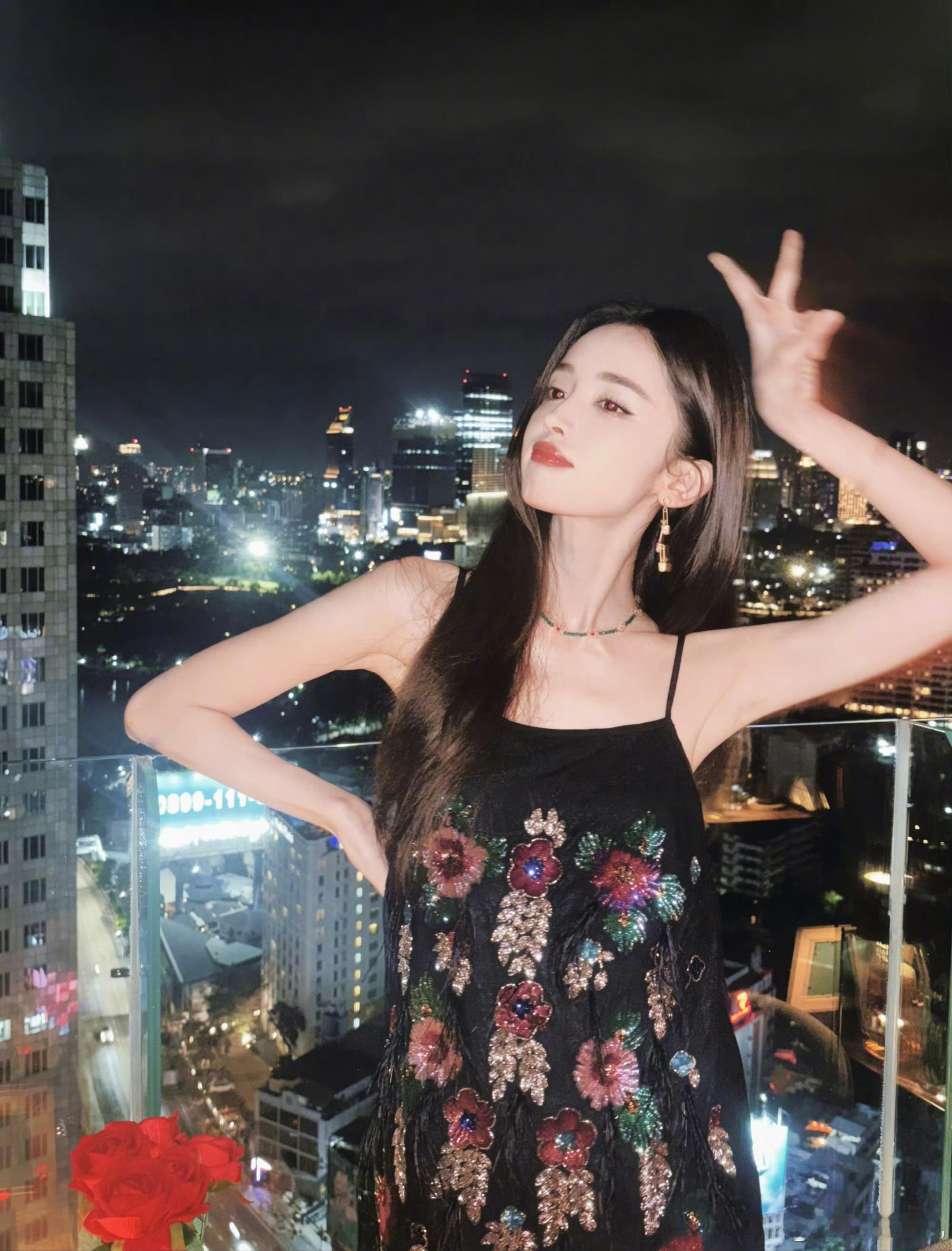 想和美女姐姐一起玩！假装陪娜扎一起玩的是我，我怕是要开心的疯掉了吧[doge] 