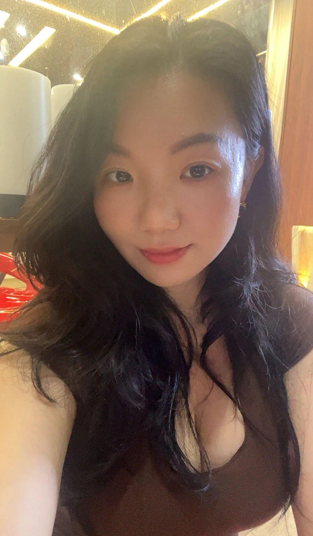 越来越多女性走进健身房的原因

如今，走进健身房早已不是小众选择，越来越多女性主