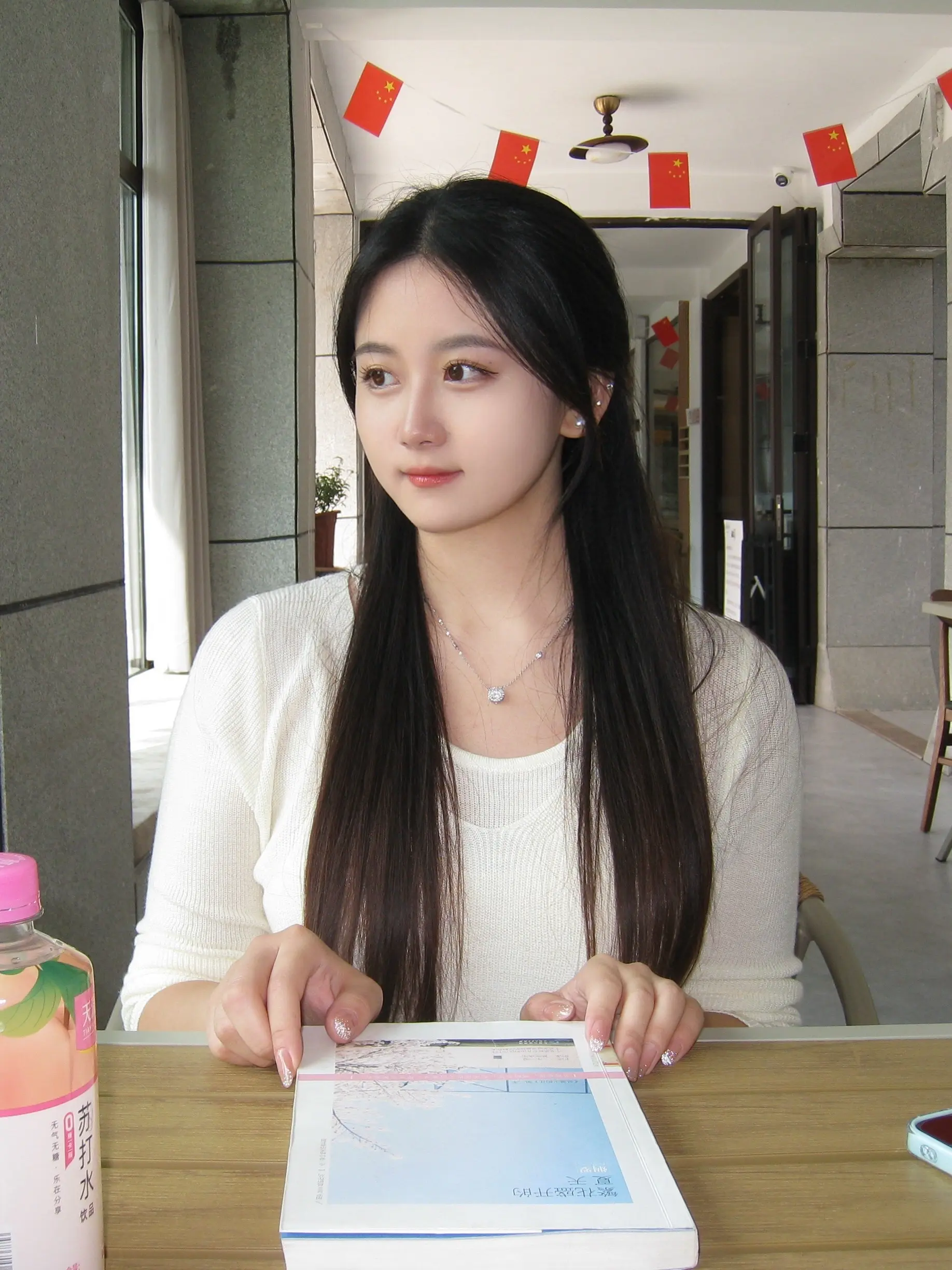 我们都不懂时间的重量 所以当离别真正到来的时候只能傻愣愣在原地 人有时...