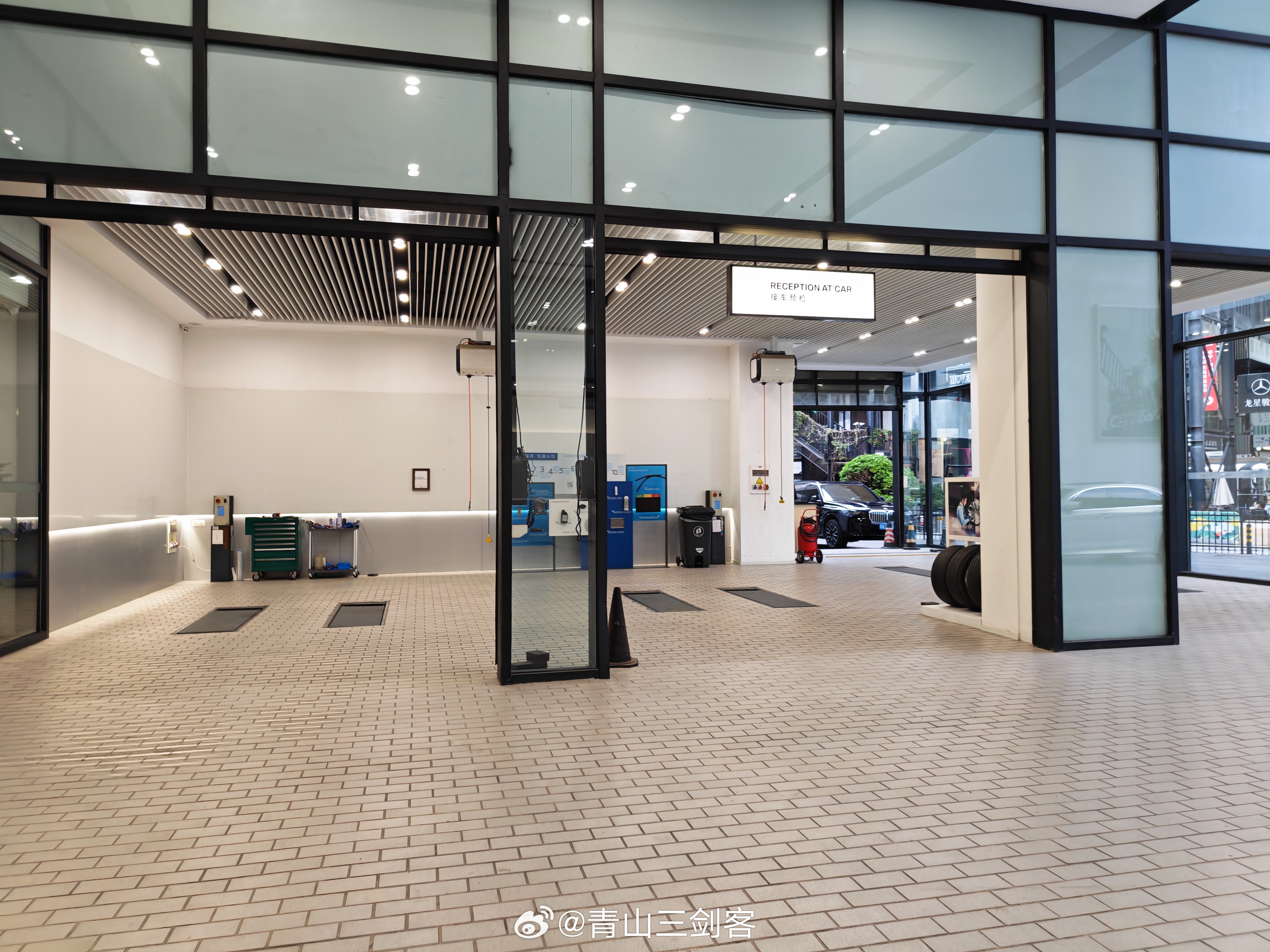 宝马销量肉眼可见有影响，宝马在广州最核心市区的4S店都撤掉销售，只剩下售后维修保