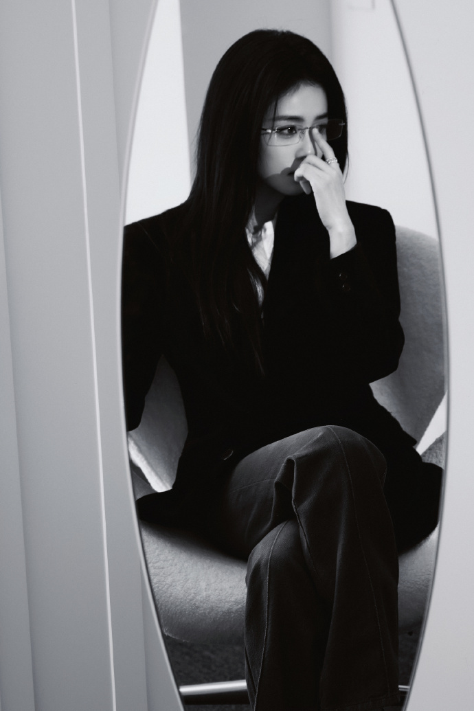 白鹿黑长直无框眼镜冷御感她是李佩仪也是白鹿她是李佩仪也是白鹿，白鹿黑长直无框眼镜