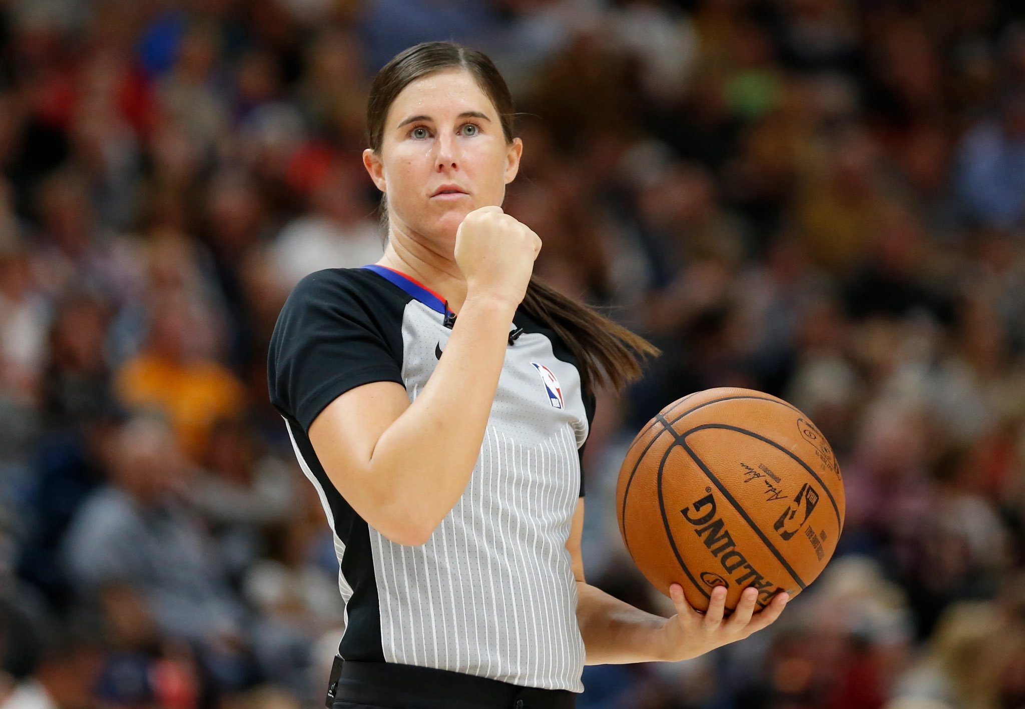 Natalie Sago是36位将在今年吹罚NBA季后赛的裁判之一，她成为NBA