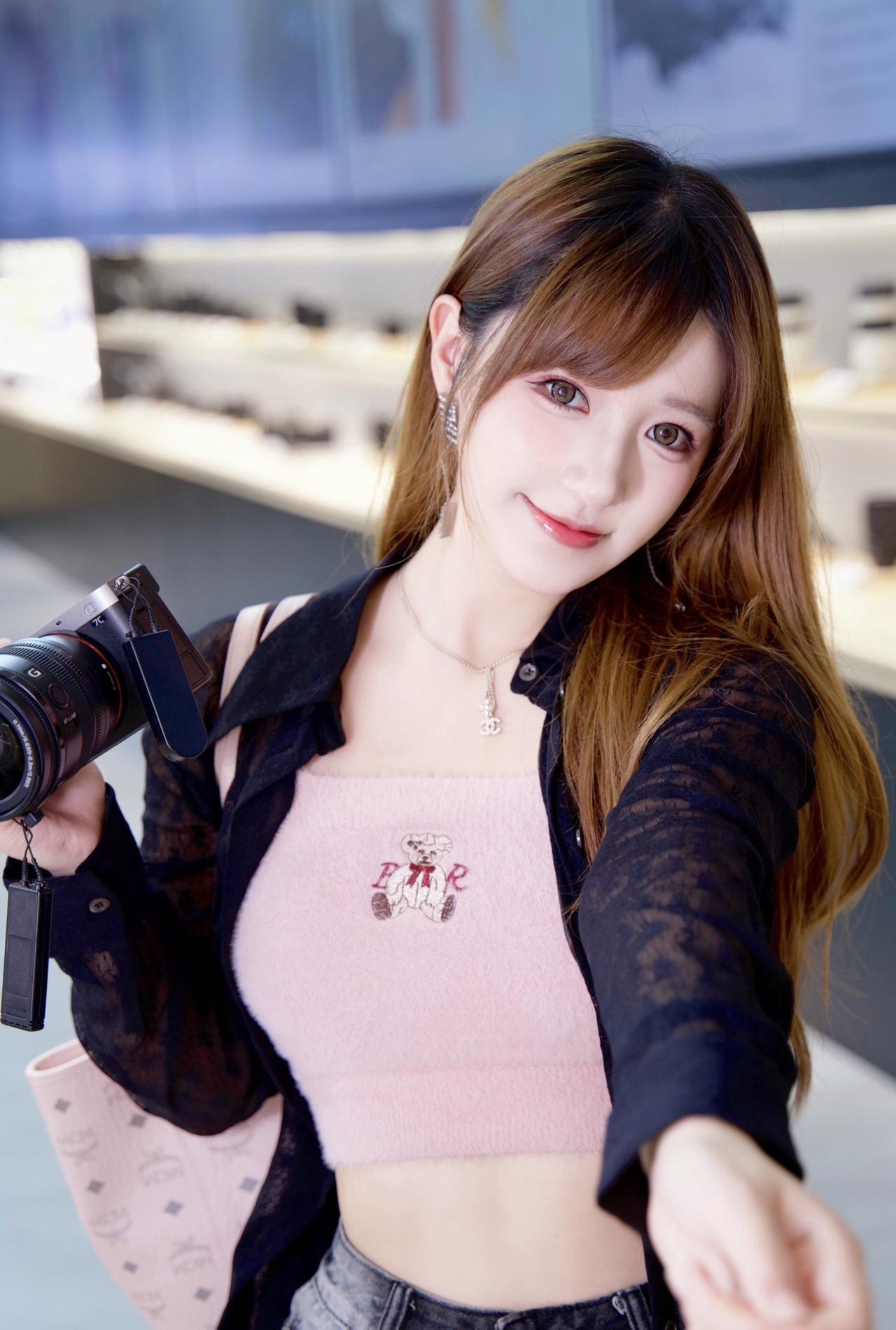 去了索尼直营店LiSA的个人影展打卡！！唱红莲华的LiSA居然是索尼（日本）A7