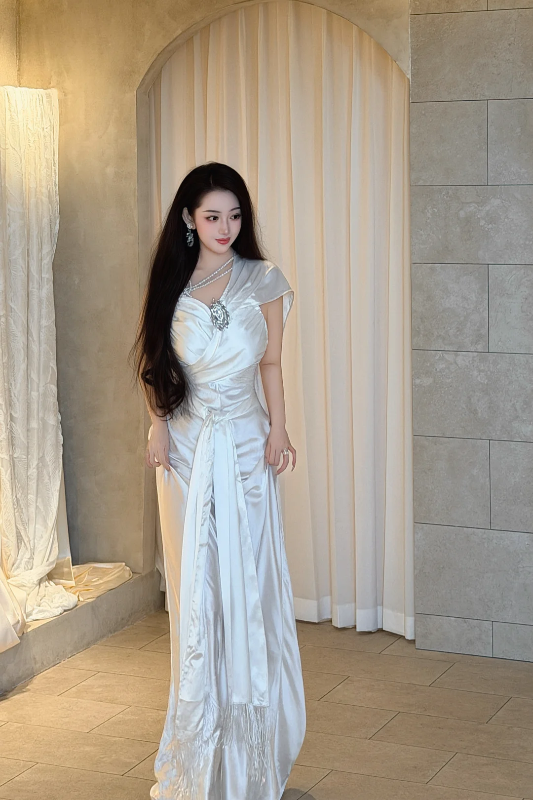 The Shadow白色缎面裙