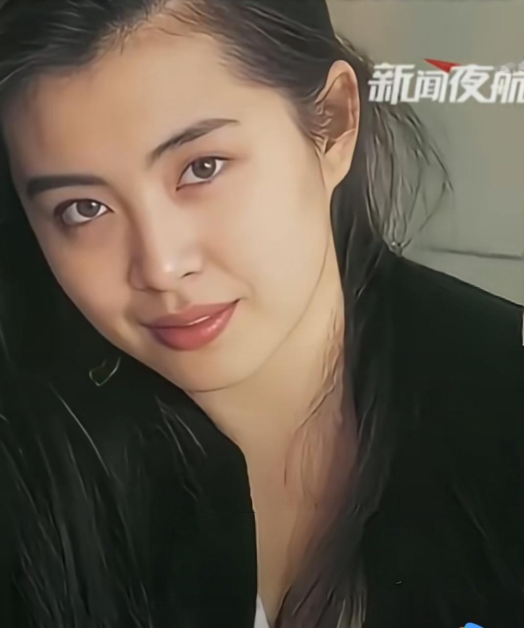 女神王祖贤在美国医美？
近日，有网友在美国硅谷遇到王祖贤，他还和这位自己心目中的