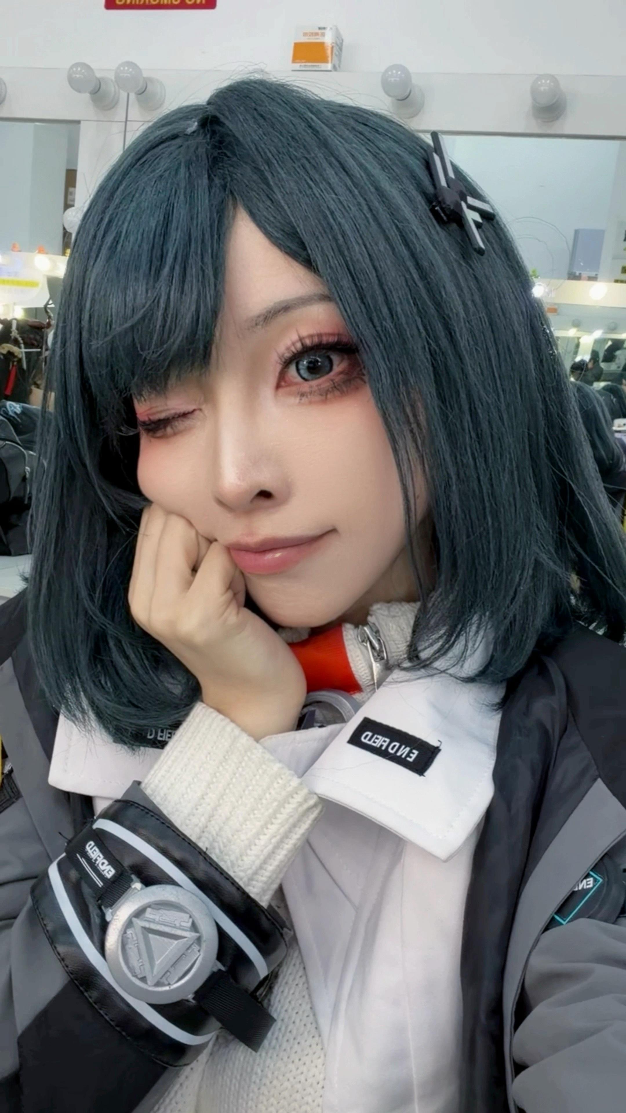 明日方舟终末地管理员cos 诶嘿，我也是可以可爱的：3 