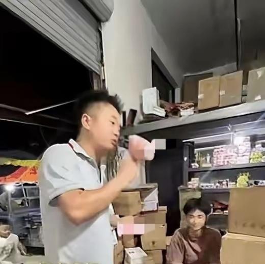 义乌老板给暑期工结清高薪+补贴，人走账清太圈粉！
 
浙江，两名大学生在义乌当了