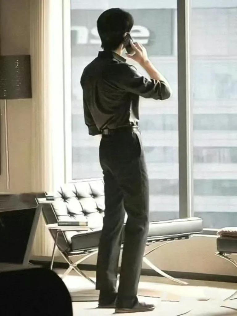 西装简直就是为韩总量身定做啊，许凯这大长腿，身材绝绝子呀！西装男人最好的医美！
