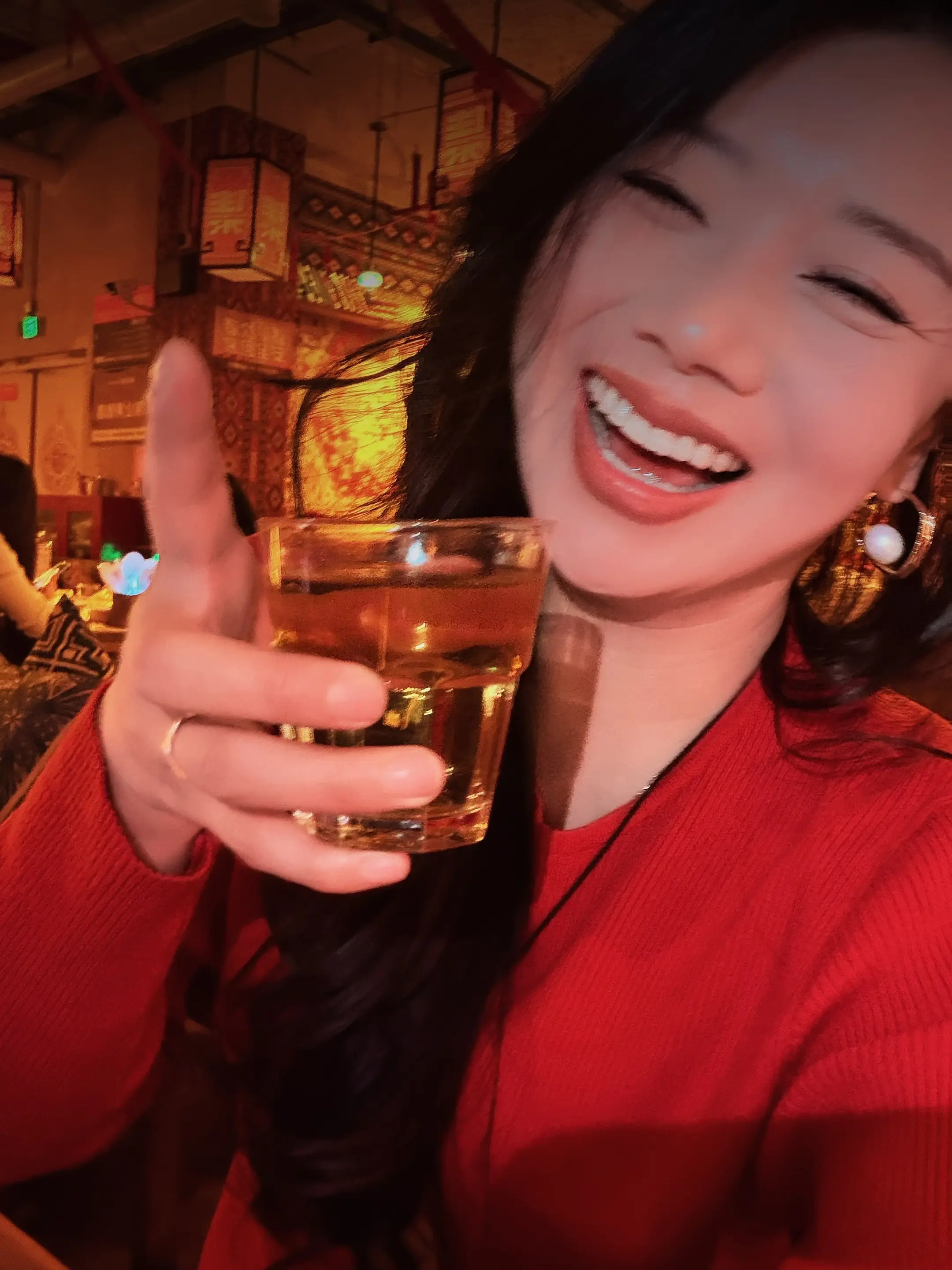 这么漂亮的年纪为什么不让自己快乐？人生何其短，要笑的格外甜🫰🏻🫰...