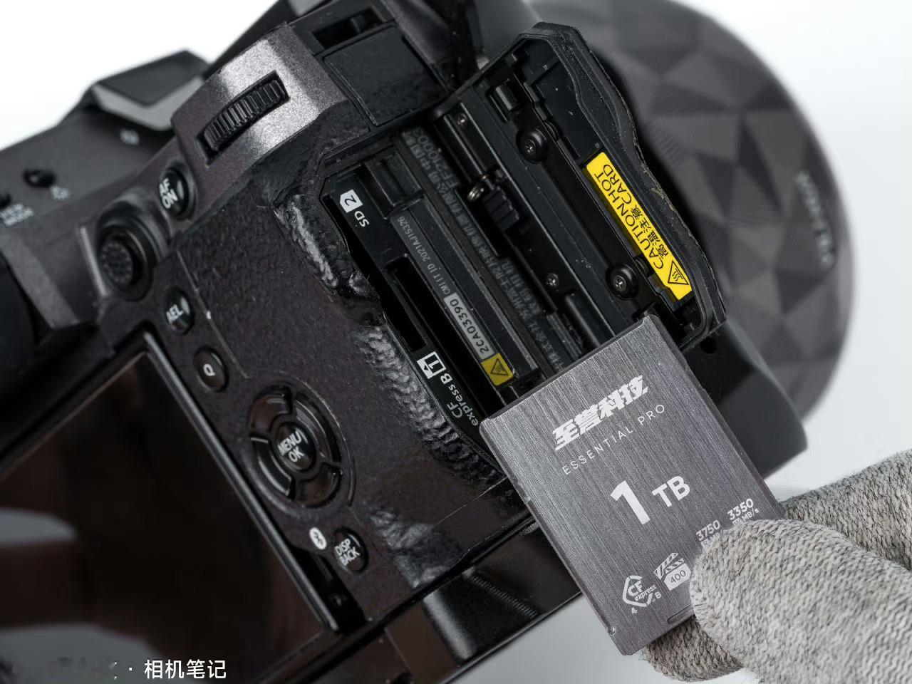 至誉ESSENTIAL PRO是首批基于CFexpress 4.0标准的B型存储