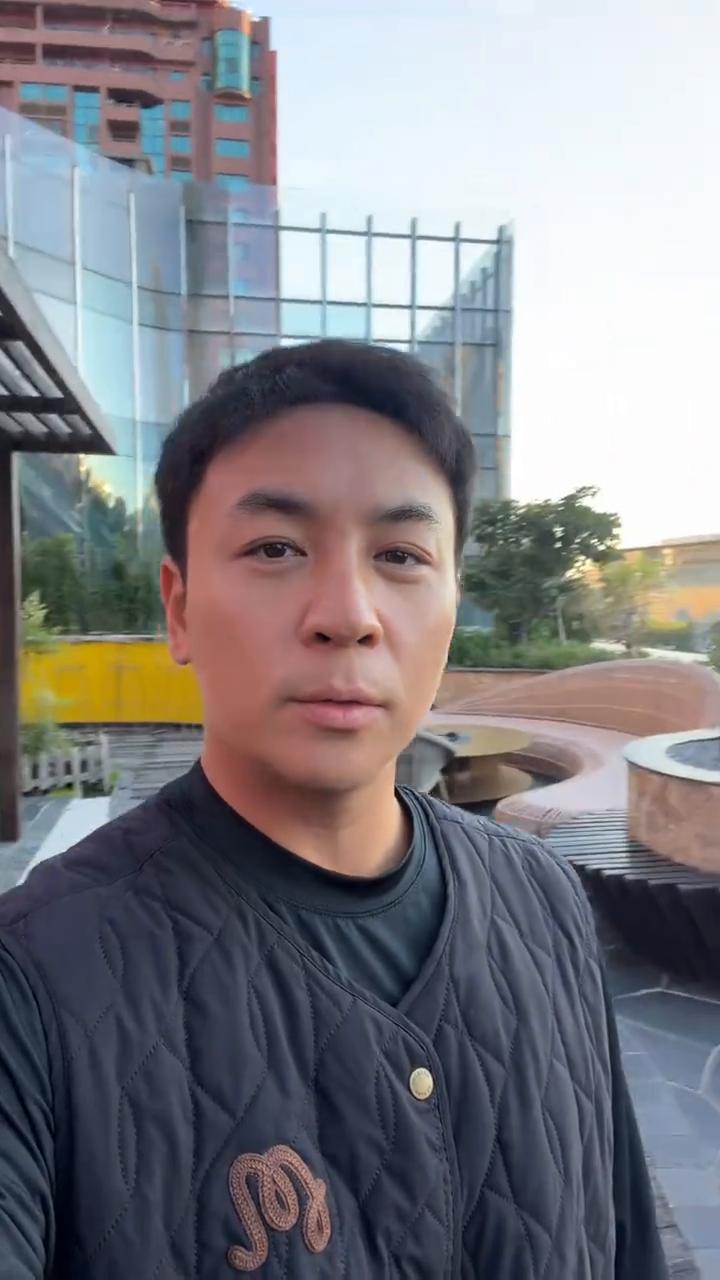 哈喽，雨过天晴，大家晚上有时间吗？八点半直播聊个天。