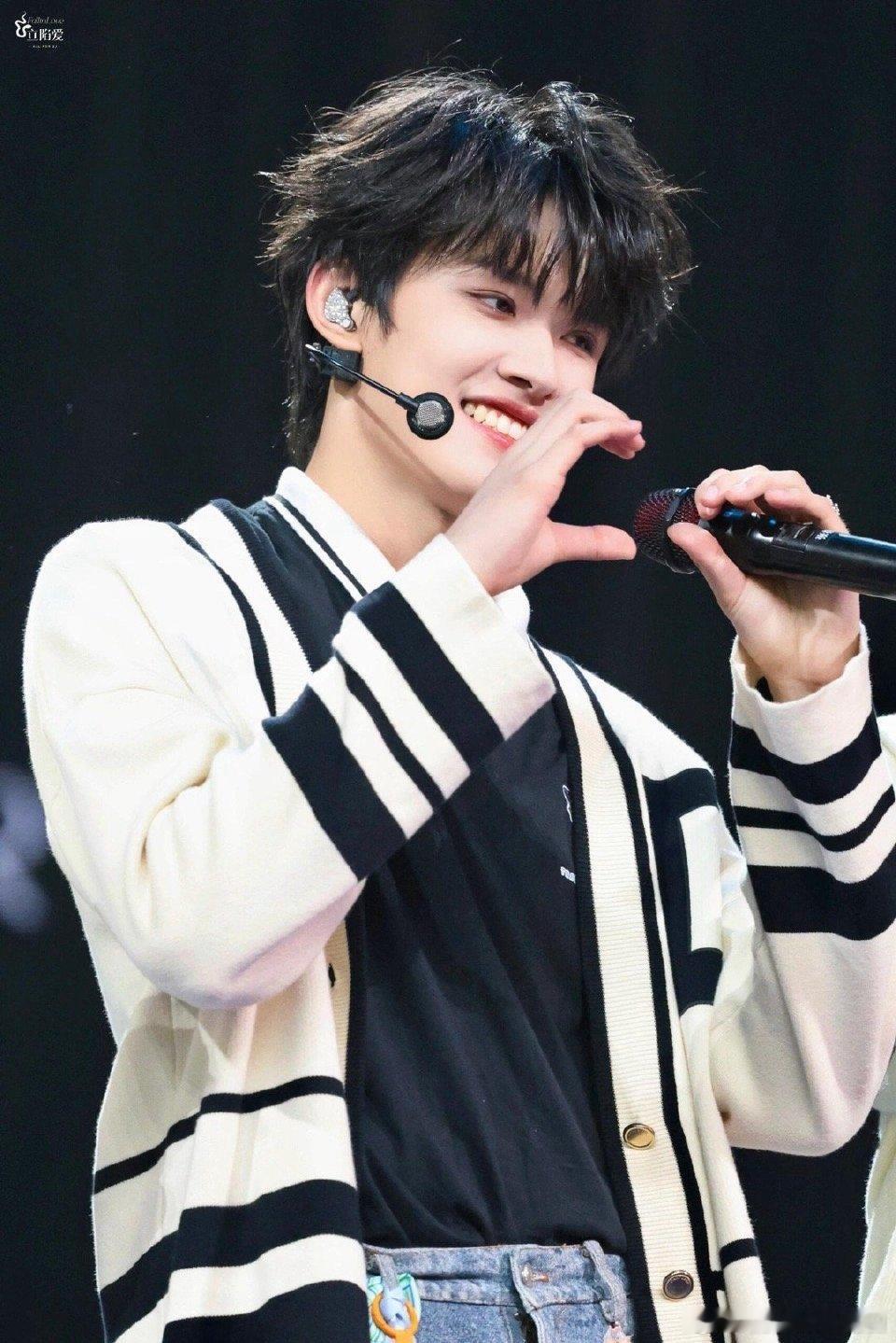 张极全开麦唱功居然这么强 张极《野心家》全开麦稳到离谱！TF家族音乐会上，声压穿