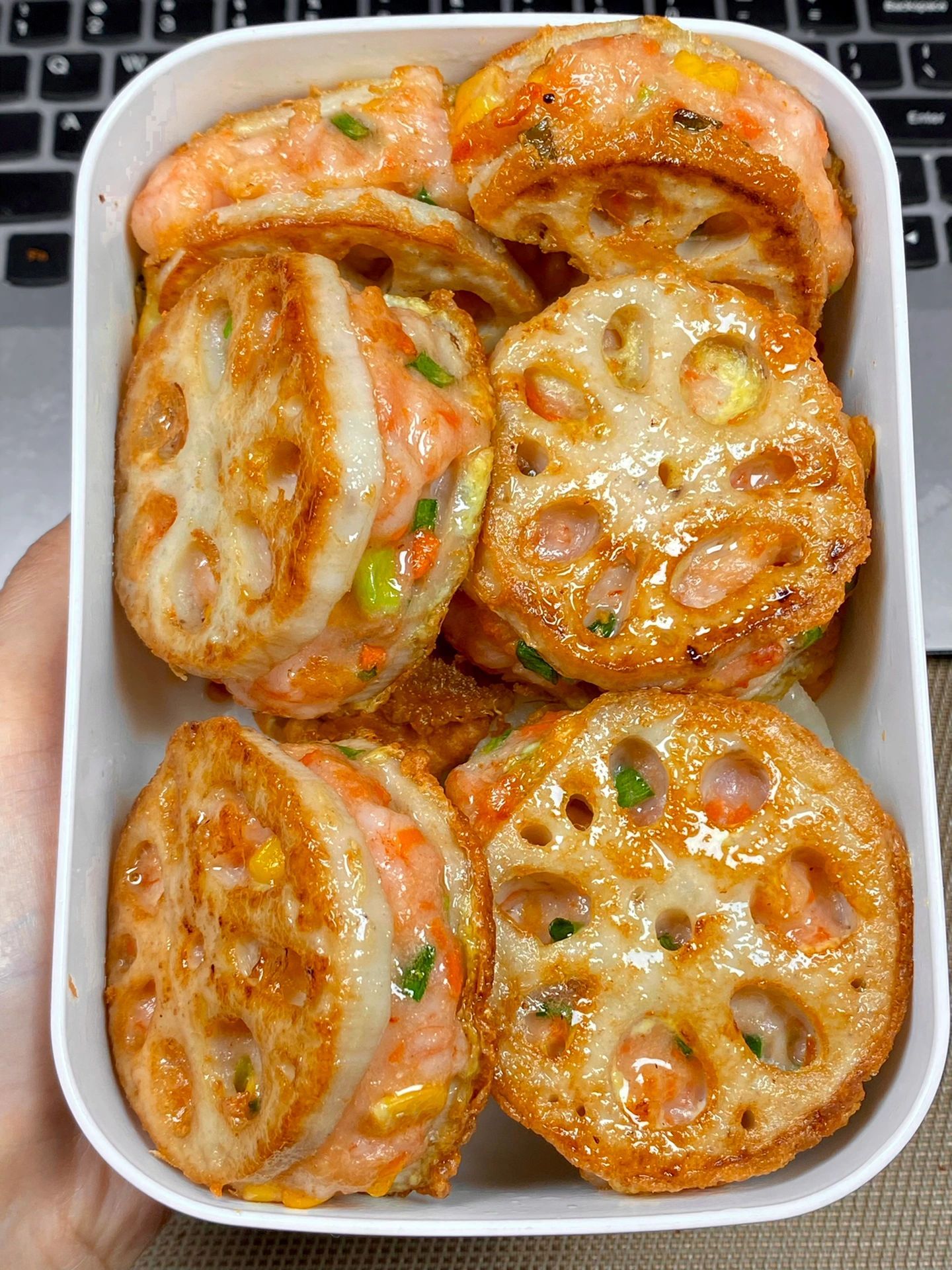 巨巨…巨好吃😭，求你们快去做这个！！！谁懂啊姐妹们……这个莲藕虾滑饼真滴泰好吃